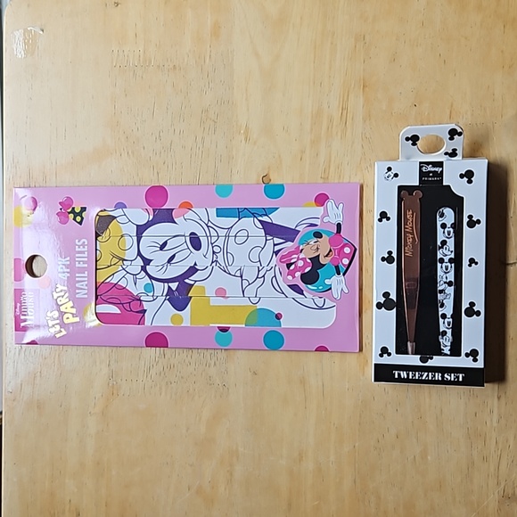 DISNEY MICKEY MOUSE TWEEZER AND MINNIE MOUSE NAIL FILES - Picture 9 of 12